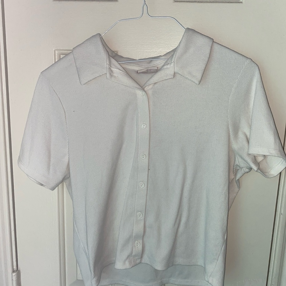 White button up collared shirt with a cute fit